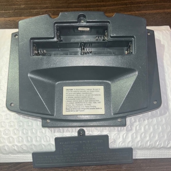 Hasbro 1997 Electronic Talking Monopoly Hand Held Board Game Tested & Works - Picture 2 of 2